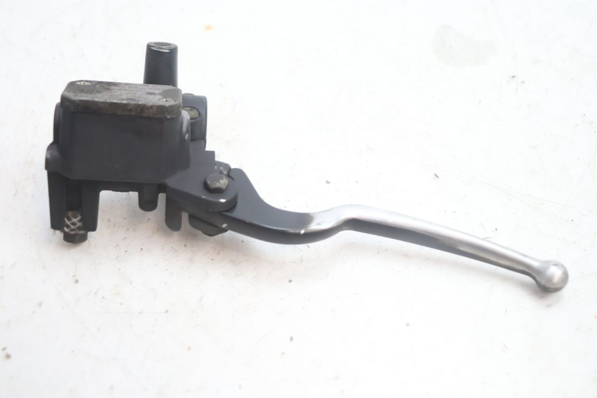 photo de POMPA HAMULCA TYLNEGO YAMAHA XMAX X-MAX 125 (2006 - 2009) - Zbliżenie techniczne