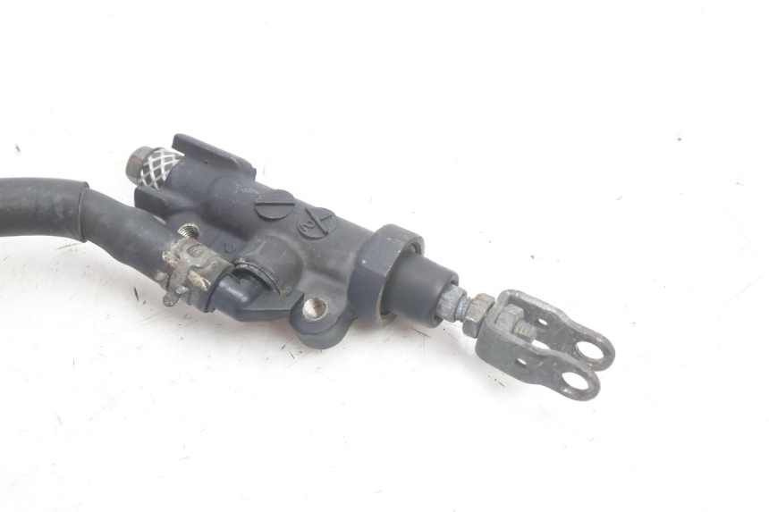 photo de GŁÓWNY CYLINDER HAMULCA TYLNEGO YAMAHA XJR 1300 (1998 - 2002) - Zbliżenie techniczne
