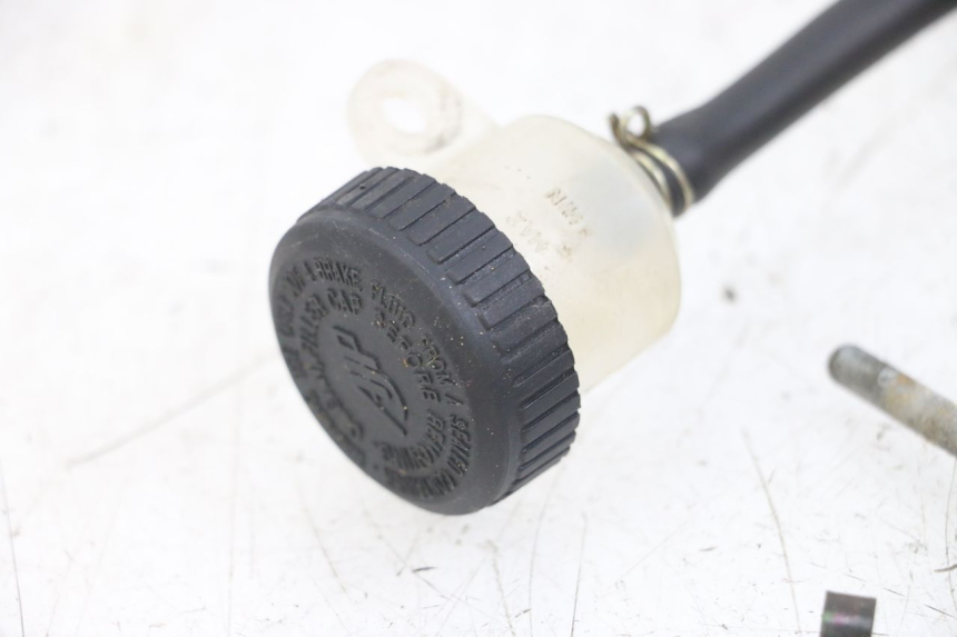 photo de POMPA HAMULCA TYLNEGO PEUGEOT XP6 50 (1997 - 2003) - Zbliżenie techniczne