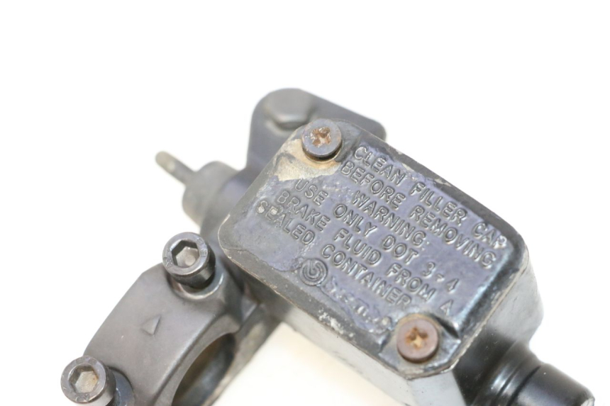 photo de POMPA HAMULCA TYLNEGO YAMAHA YP MAJESTY 125 (2007 - 2010) - Zoom stanu zużycia