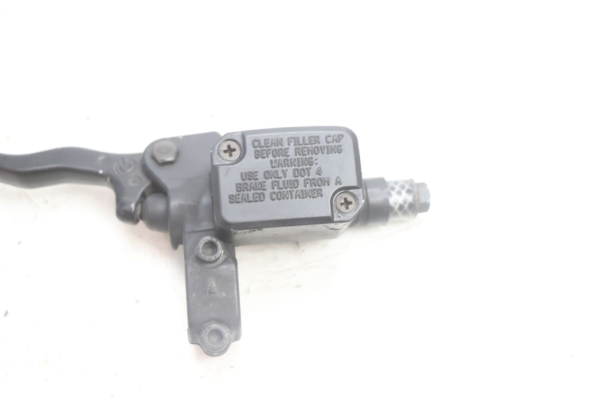 photo de POMPA HAMULCA TYLNEGO YAMAHA YP MAJESTY 125 (2002 - 2006) - Zoom stanu zużycia