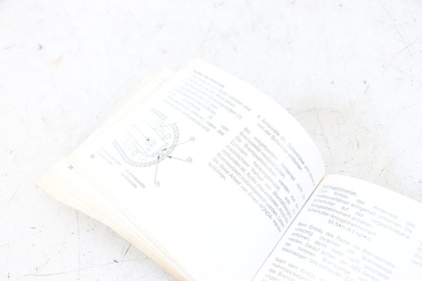 photo de INSTRUKCJA OBSŁUGI HONDA CBF 500 (2004 - 2007) - Inny kąt widzenia