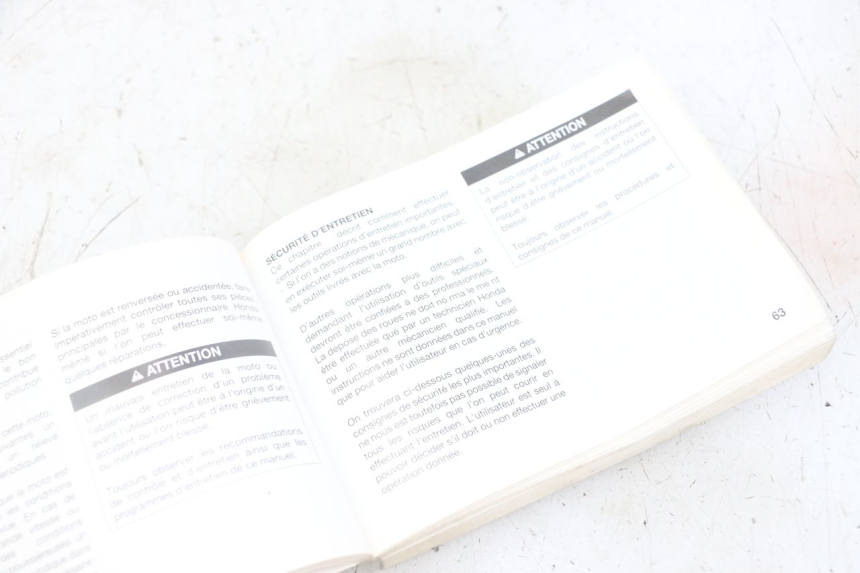 photo de INSTRUKCJA OBSŁUGI HONDA CBF 500 (2004 - 2007) - Zbliżenie techniczne