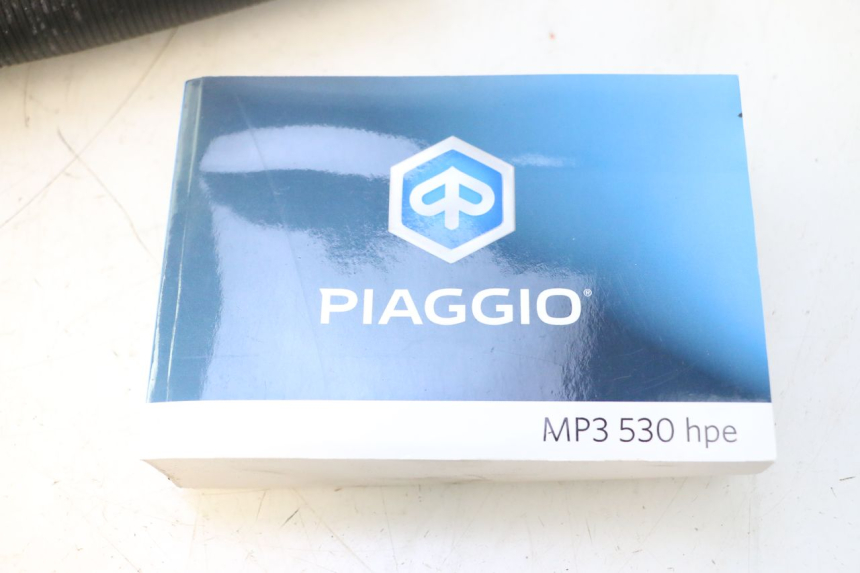 photo de INSTRUKCJA OBSŁUGI PIAGGIO MP3 HPE 530 (2022 - 2026) - Oznaczenia i referencje