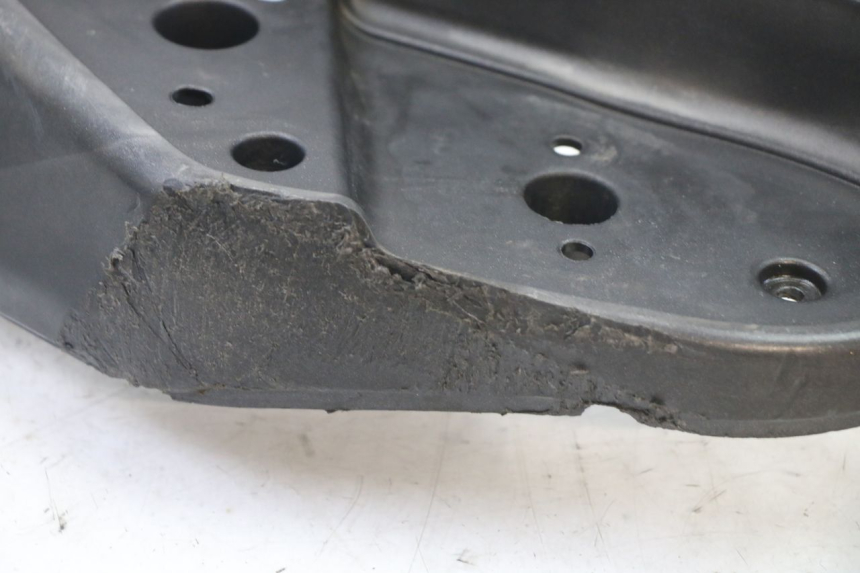 photo de STOPIEŃ PODNÓŻEK APRILIA ATLANTIC 125 (2003 - 2009) - Inny kąt widzenia