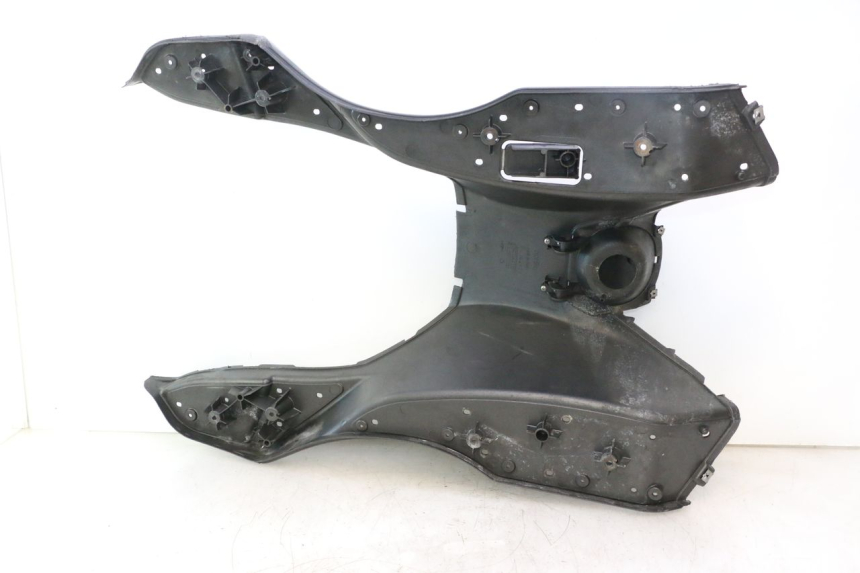 photo de STOPIEŃ PODNÓŻEK APRILIA ATLANTIC S 125 (2010 - 2013) - Zbliżenie komponentów