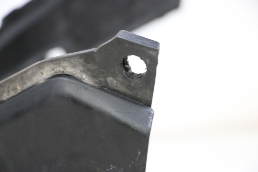 photo de STOPIEŃ PODNÓŻEK MBK BOOSTER SPIRIT 50 (2004 - 2017) - Zbliżenie komponentów