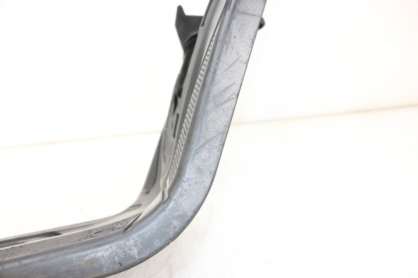 photo de STOPIEŃ PODNÓŻEK MBK BOOSTER SPIRIT NAKED 50 (2004 - 2017) - Szczegóły charakterystyczne