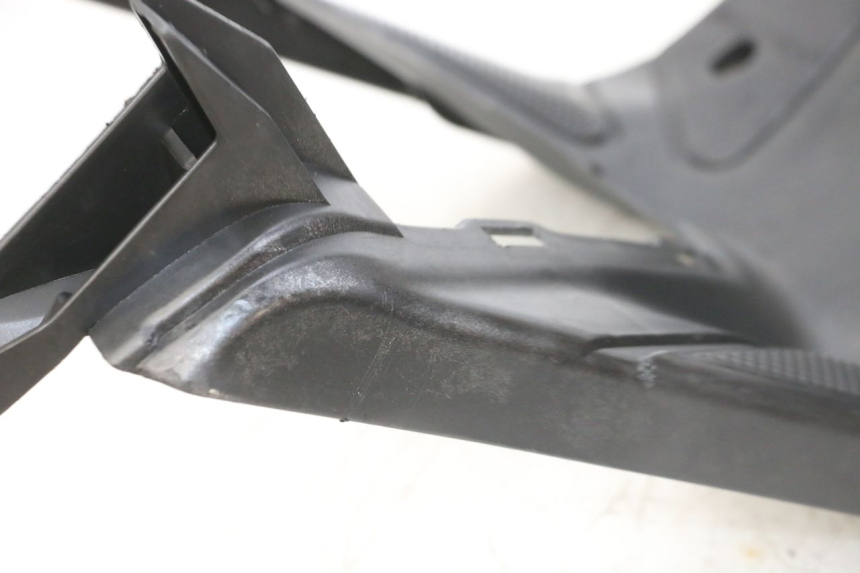 photo de STOPIEŃ PODNÓŻEK MBK BOOSTER SPIRIT NAKED 50 (2004 - 2017) - Struktura - zbliżenie