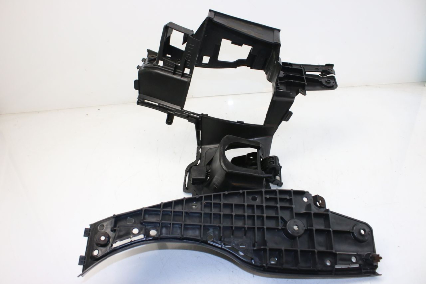 photo de STOPIEŃ PODNÓŻEK SUZUKI BURGMAN 125 (2007 - 2014) - Zbliżenie techniczne