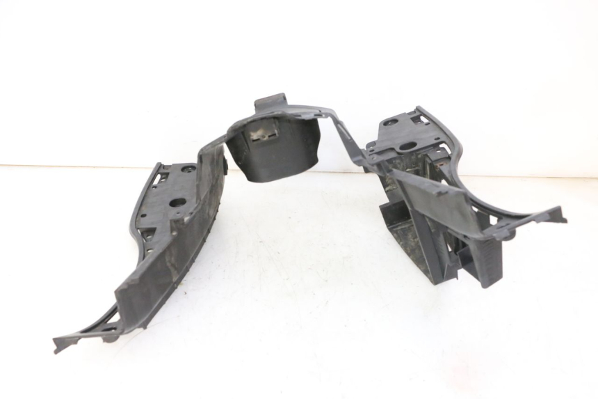 photo de STOPIEŃ PODNÓŻEK SUZUKI BURGMAN 125 (2007 - 2014) - Zbliżenie techniczne