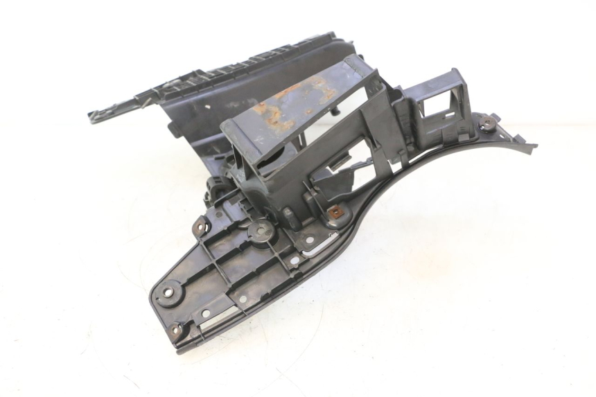photo de STOPIEŃ PODNÓŻEK SUZUKI BURGMAN 125 (2007 - 2014) - Zbliżenie techniczne