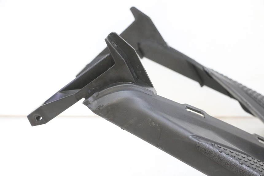 photo de STOPIEŃ PODNÓŻEK YAMAHA BW'S EASY 50 (2013 - 2016) - Zbliżenie komponentów