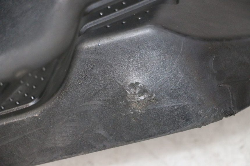 photo de STOPIEŃ PODNÓŻEK SYM CROX 4T 50 (2016 - 2023) - Stan powierzchni