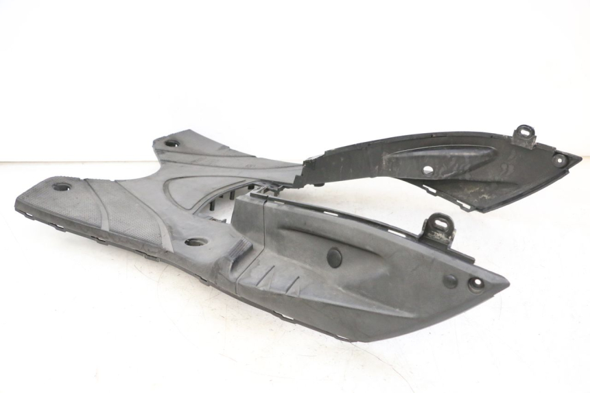 photo de STOPIEŃ PODNÓŻEK YAMAHA CYGNUS X INJECTION 125 (2007 - 2013) - Zbliżenie komponentów