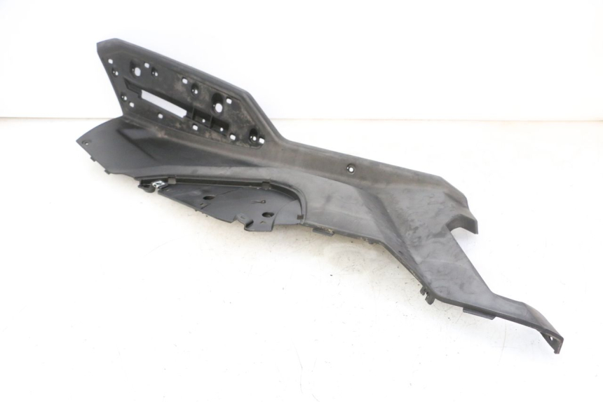 photo de PODNÓŻEK PRAWY QUADRO 4 4D 350 (2015 - 2018) - Stan powierzchni