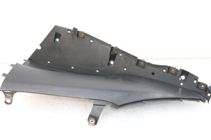 photo de PODNÓŻEK PRAWY BMW C1 125 (2000 - 2003) - Punkty mocowania