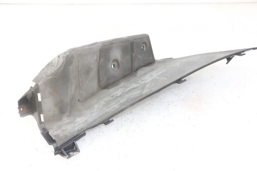 photo de PODNÓŻEK PRAWY SUZUKI BURGMAN 125 (2007 - 2014) - Zbliżenie techniczne