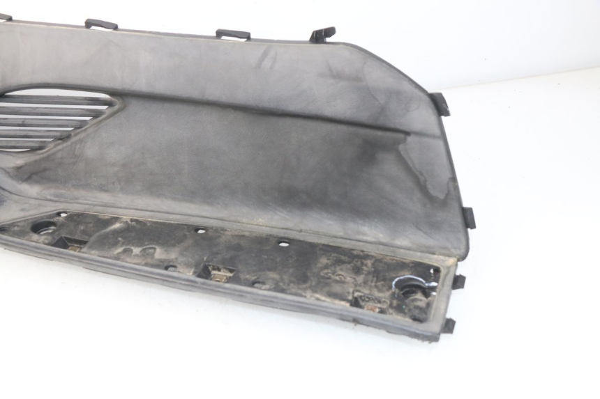 photo de PODNÓŻEK PRAWY KYMCO DINK STREET 125 (2009 - 2014) - Zbliżenie komponentów