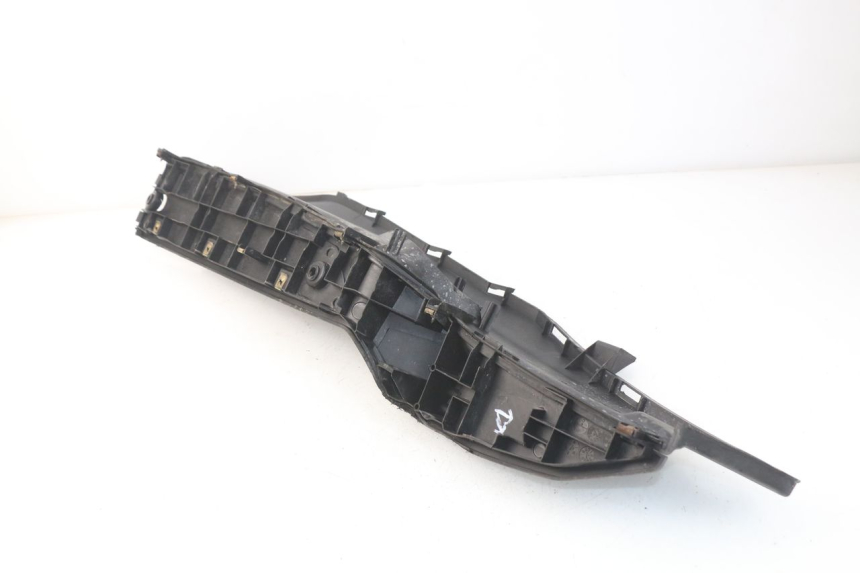 photo de PODNÓŻEK PRAWY KYMCO DINK STREET 125 (2009 - 2014) - Inny kąt widzenia