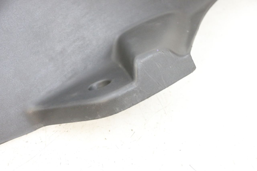 photo de PODNÓŻEK PRAWY PEUGEOT ELYSEO 125 (1999 - 2004) - Oznaczenia i referencje