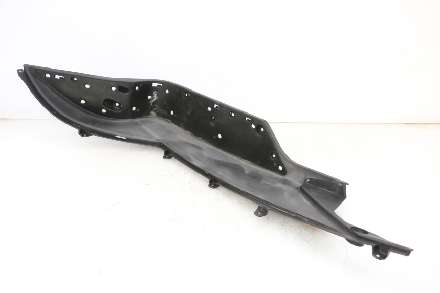 photo de PRAWY PODNÓŻEK JM MOTORS GTS 125 (2015 - 2019) - Zbliżenie techniczne