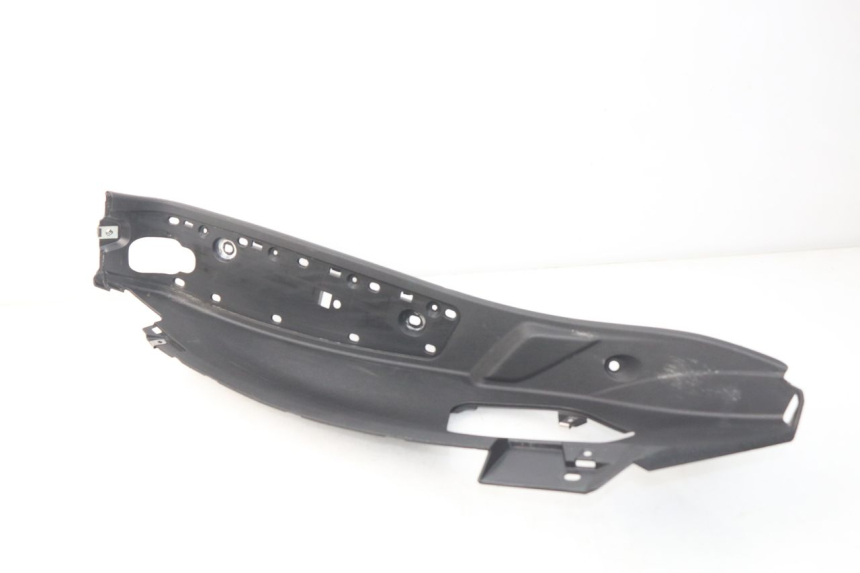 photo de PODNÓŻEK PRAWY PIAGGIO MP3 HPE 500 (2019 - 2022) - Zbliżenie techniczne