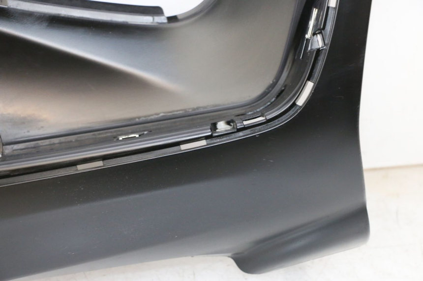 photo de PRAWY PODNÓŻEK PIAGGIO MP3 HPE 300 (2019 - 2026) - Szczegóły charakterystyczne