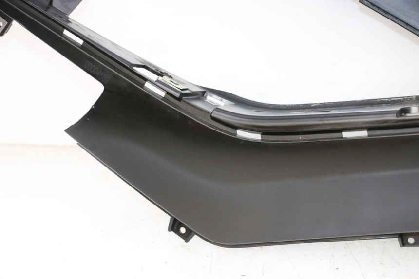 photo de PRAWY PODNÓŻEK PIAGGIO MP3 HPE 300 (2019 - 2026) - Zbliżenie komponentów