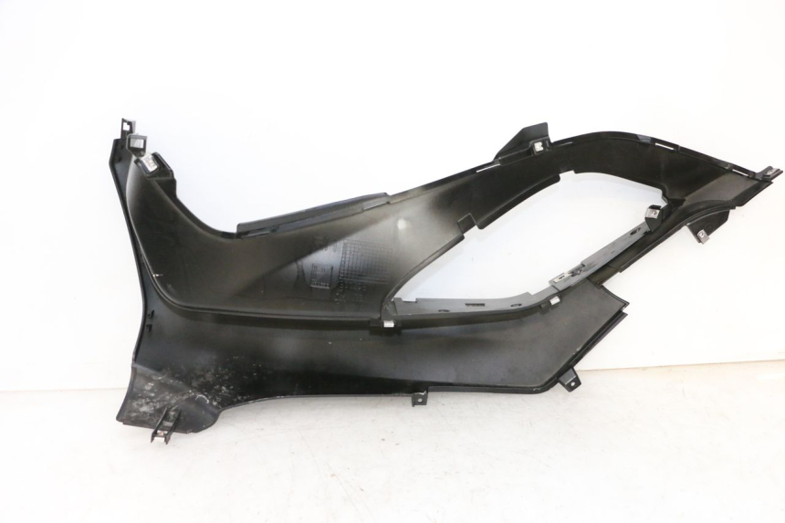 photo de PRAWY PODNÓŻEK PIAGGIO MP3 HPE 300 (2019 - 2026) - Zoom stanu zużycia