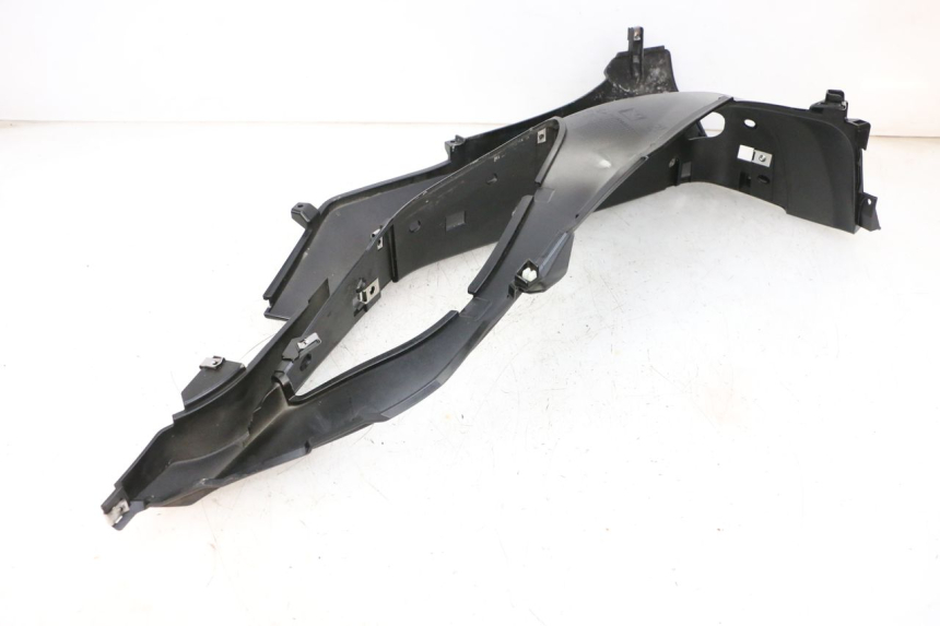 photo de PRAWY PODNÓŻEK PIAGGIO MP3 HPE 300 (2019 - 2026) - Punkty mocowania