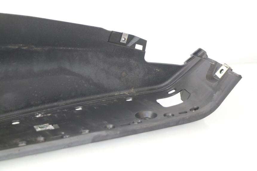 photo de PODNÓŻEK PRAWY PIAGGIO MP3 LT 300 (2010 - 2016) - Punkty mocowania