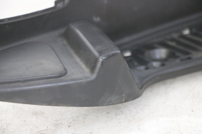 photo de PODNÓŻEK PRAWY PIAGGIO MP3 LT 300 (2010 - 2016) - Punkty mocowania