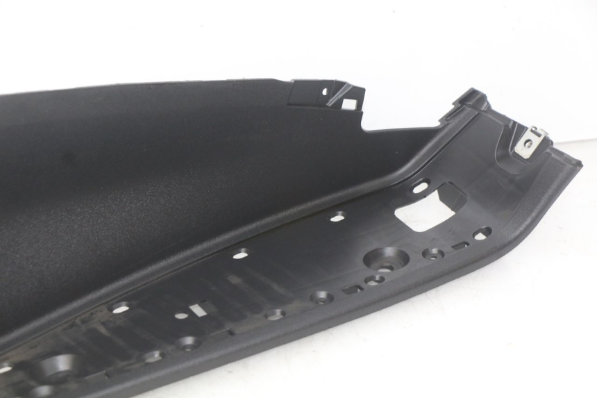 photo de PODNÓŻEK PRAWY PIAGGIO MP3 500 (2014 - 2017) - Punkty mocowania