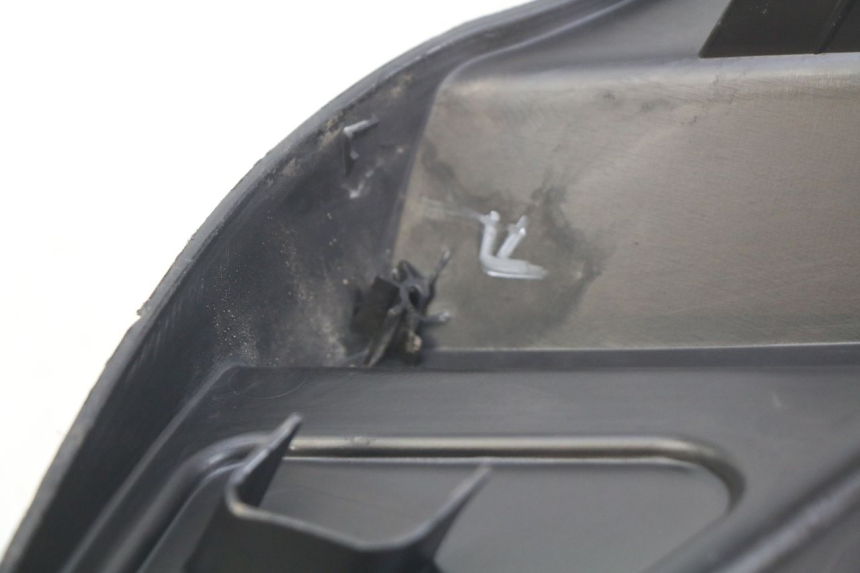 photo de PODNÓŻEK PRAWY PIAGGIO MP3 125 (2006 - 2014) - Szczegół części