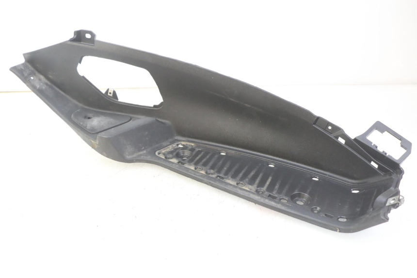 photo de PODNÓŻEK PRAWY PIAGGIO MP3 125 (2006 - 2014) - Punkty mocowania