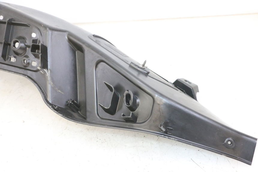 photo de PODNÓŻEK PRAWY PIAGGIO MP3 500 (2011 - 2015) - Inny kąt widzenia