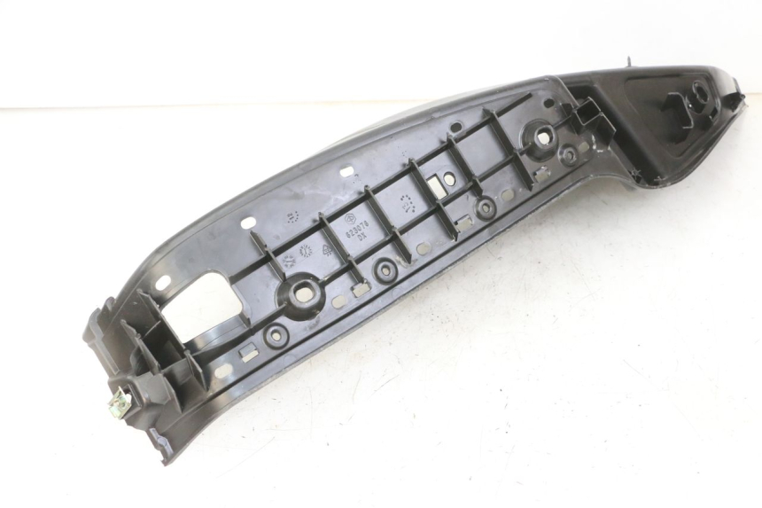photo de PODNÓŻEK PRAWY PIAGGIO MP3 500 (2011 - 2015) - Zbliżenie techniczne