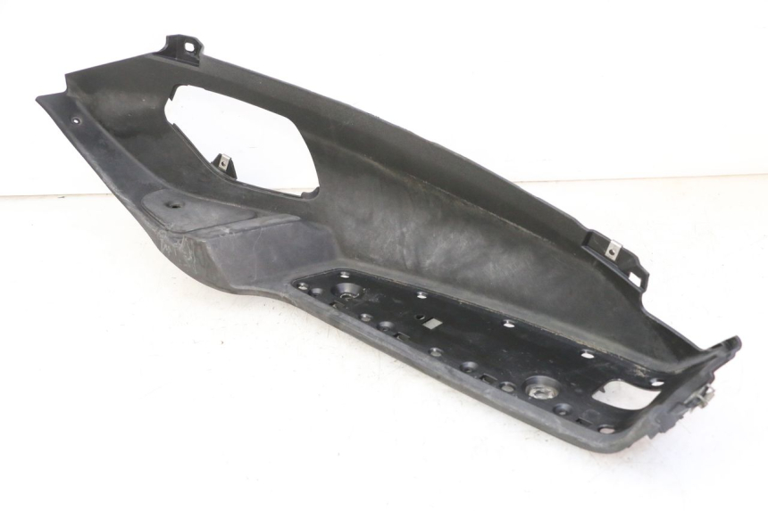 photo de PODNÓŻEK PRAWY PIAGGIO MP3 500 (2011 - 2015) - Zbliżenie techniczne