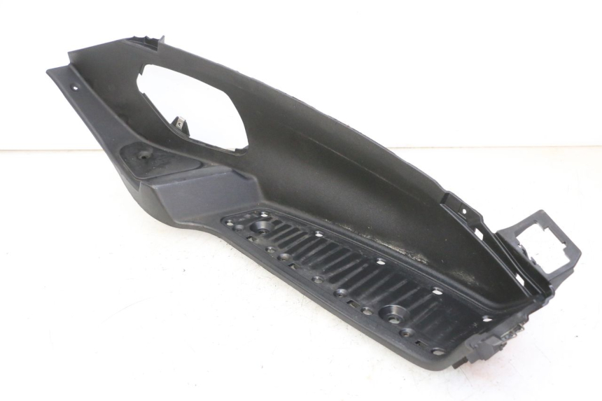 photo de PODNÓŻEK PRAWY PIAGGIO MP3 125 (2006 - 2014) - Punkty mocowania