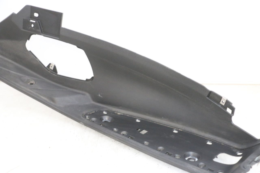 photo de PODNÓŻEK PRAWY PIAGGIO MP3 500 (2016 - 2018) - Punkty mocowania