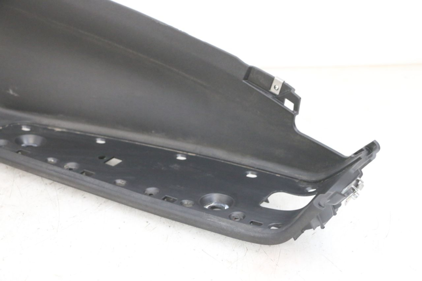 photo de PODNÓŻEK PRAWY PIAGGIO MP3 500 (2016 - 2018) - Stan powierzchni