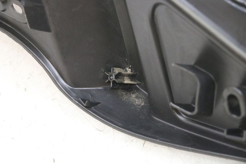 photo de PODNÓŻEK PRAWY PIAGGIO MP3 RL 250 (2006 - 2010) - Zoom stanu zużycia