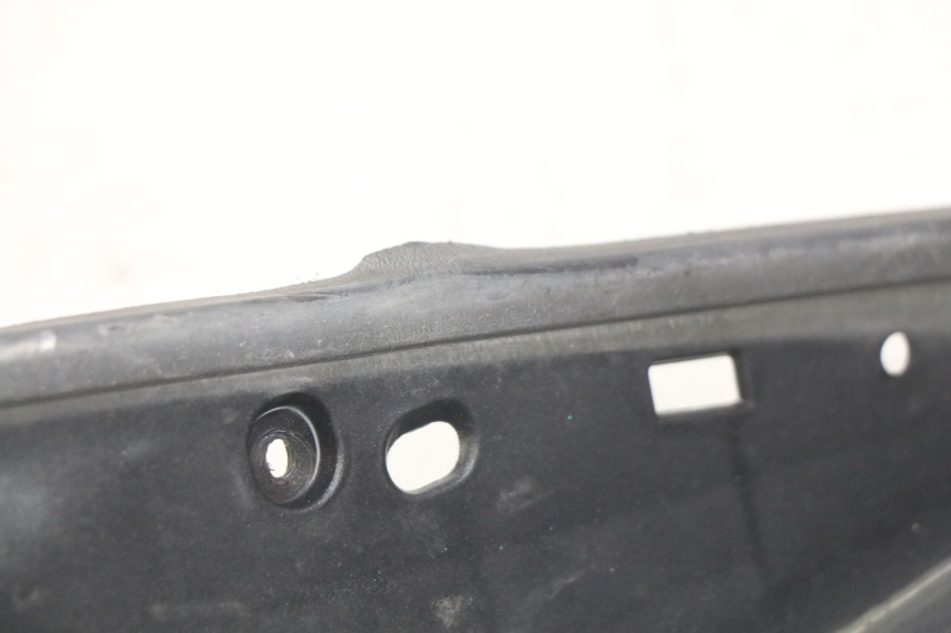 photo de PODNÓŻEK PRAWY PEUGEOT SATELIS 125 (2006 - 2009) - Zbliżenie techniczne