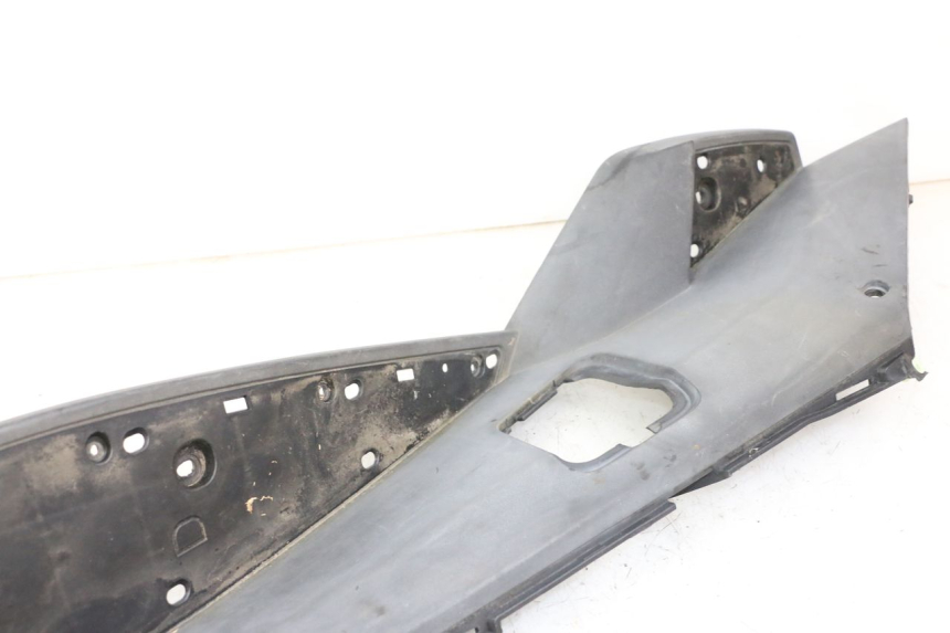 photo de PODNÓŻEK PRAWY PEUGEOT SATELIS 250 (2006 - 2012) - Zoom stanu zużycia