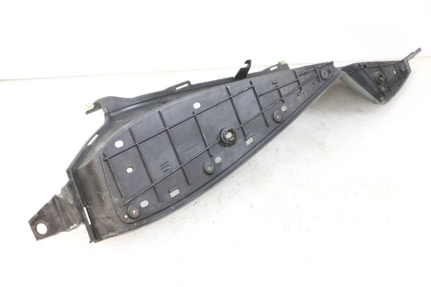 photo de PODNÓŻEK PRAWY PEUGEOT SATELIS 250 (2006 - 2012) - Inny kąt widzenia