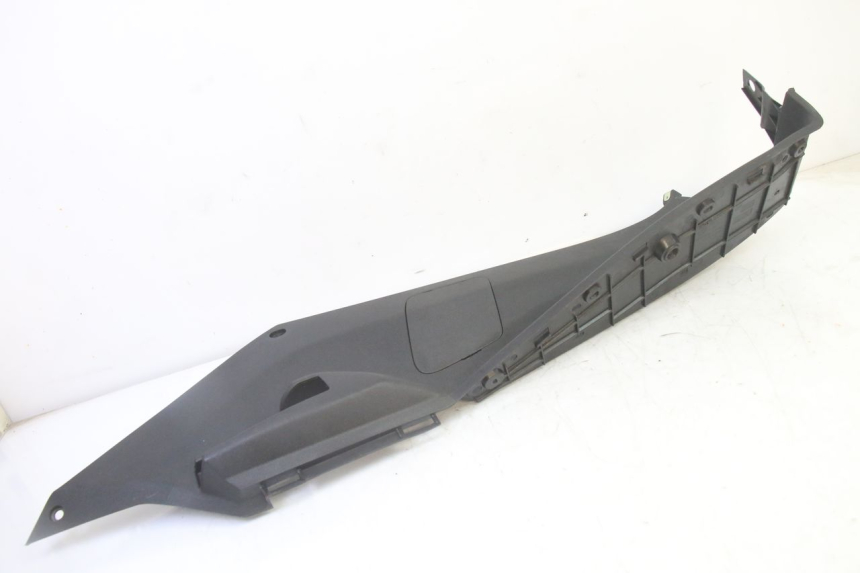 photo de PODNÓŻEK PRAWY PEUGEOT SATELIS 125 (2013 - 2018) - Inny kąt widzenia