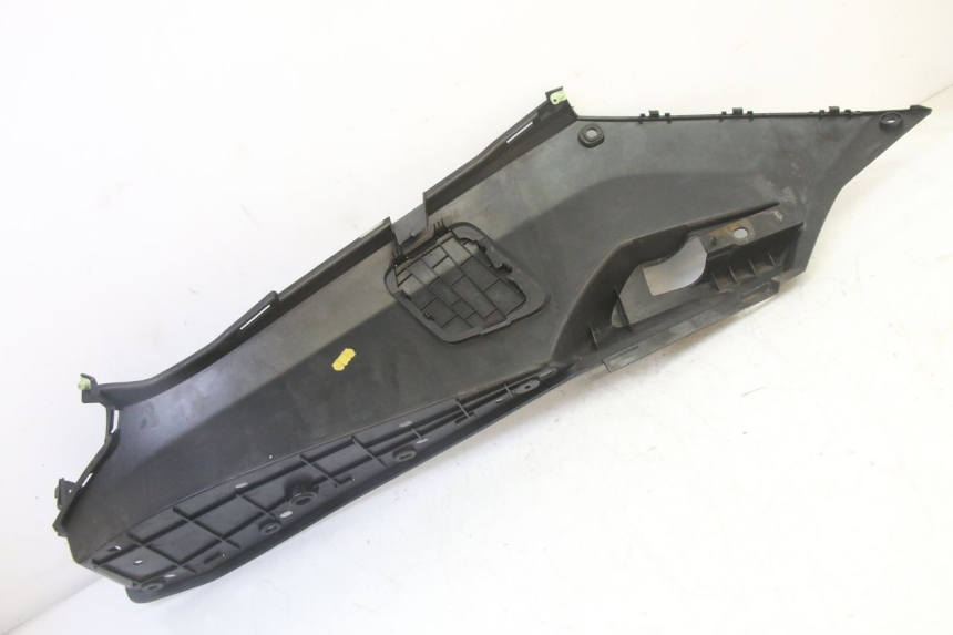 photo de PODNÓŻEK PRAWY PEUGEOT SATELIS 125 (2013 - 2018) - Zbliżenie techniczne