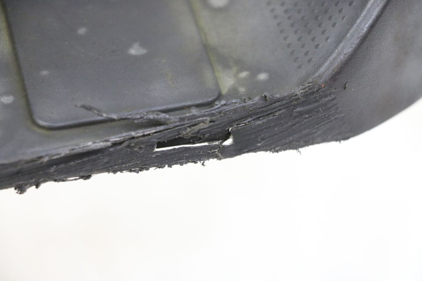 photo de PODNÓŻEK PRAWY SUZUKI BURGMAN 125 (2007 - 2014) - Szczegół części