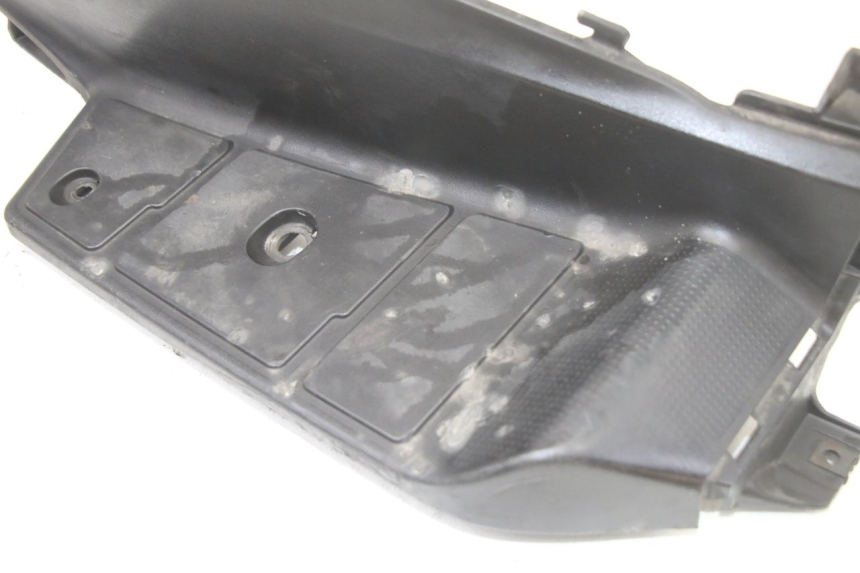 photo de PODNÓŻEK PRAWY SUZUKI BURGMAN 125 (2015 - 2017) - Zoom stanu zużycia